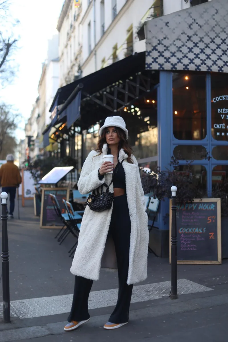 Malika Menard Bob Clavin Klein Jeans beige