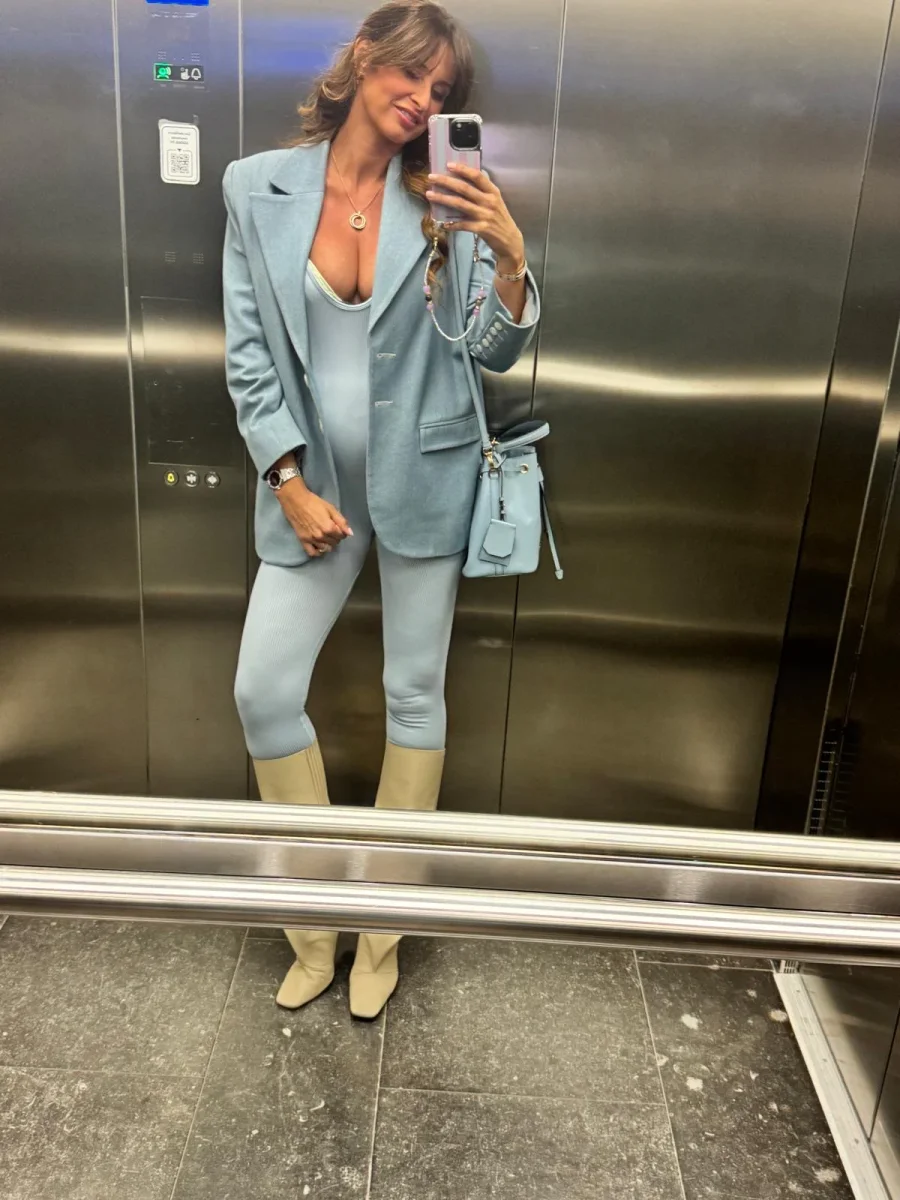 Malika Menard Combinaison Pretty Little Thing bleu ciel – Image 3