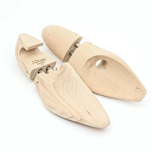 Embauchoirs en bois (à la forme de montage)