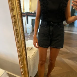 Haut Claudie Pierlot noir à volants