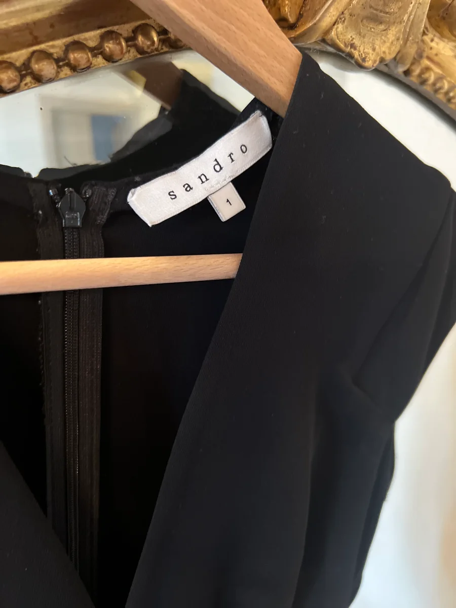 Robe Sandro noire bas volants – Image 7