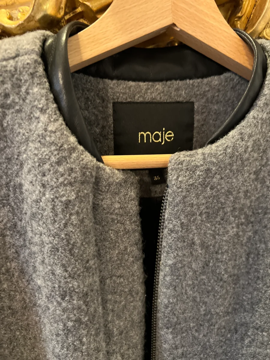 Veste Maje en laine grise col en cuir – Image 6