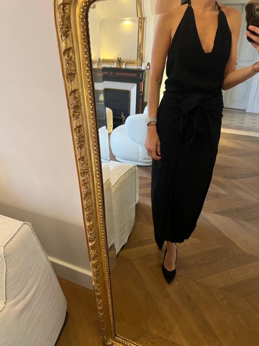 Lucie Gabossi - Vix Paula Hermanny Robe noire – Image 3