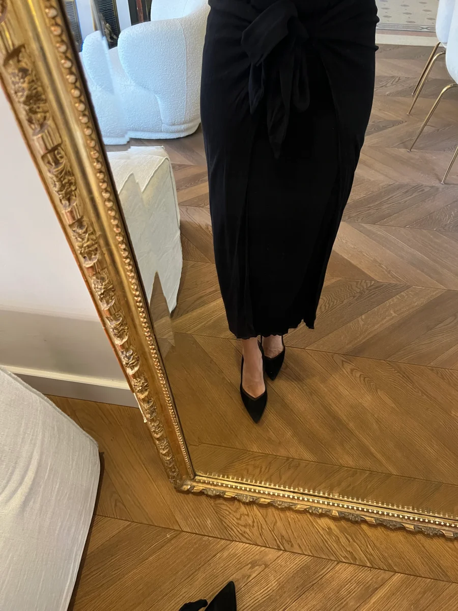 Lucie Gabossi - Vix Paula Hermanny Robe noire – Image 4