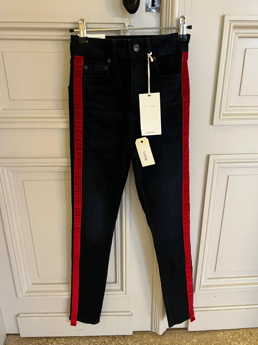 Lucie Gabossi - Zara Pantalon Neuf bande velours rouge