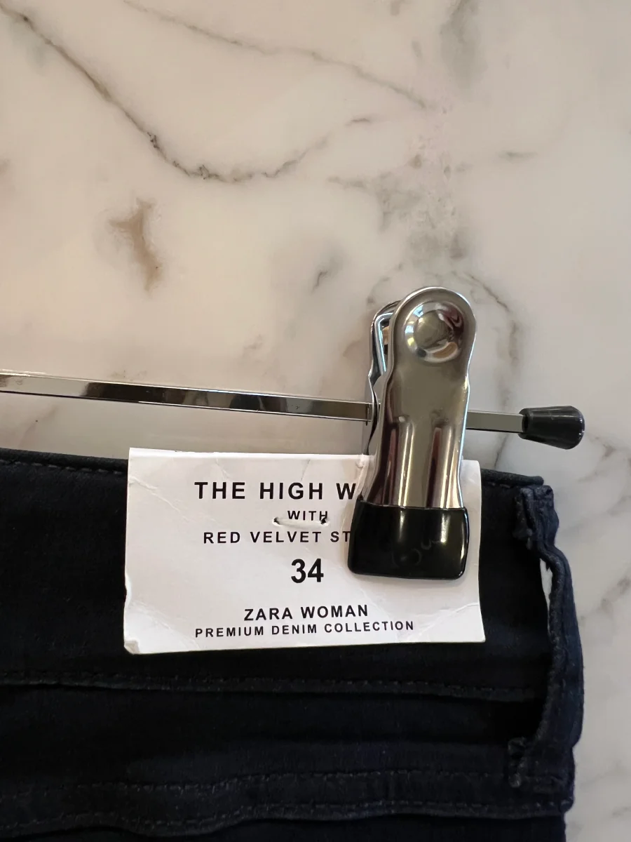 Lucie Gabossi - Zara Pantalon Neuf bande velours rouge – Image 6