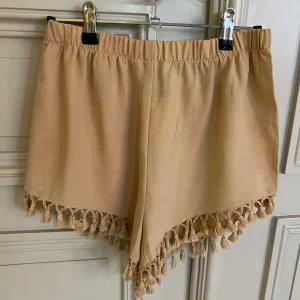 Lucie Gabossi - Sabo Skirt Short beige pompon