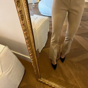 Lucie Gabossi - House Of Cb London Pantalon beige neuf