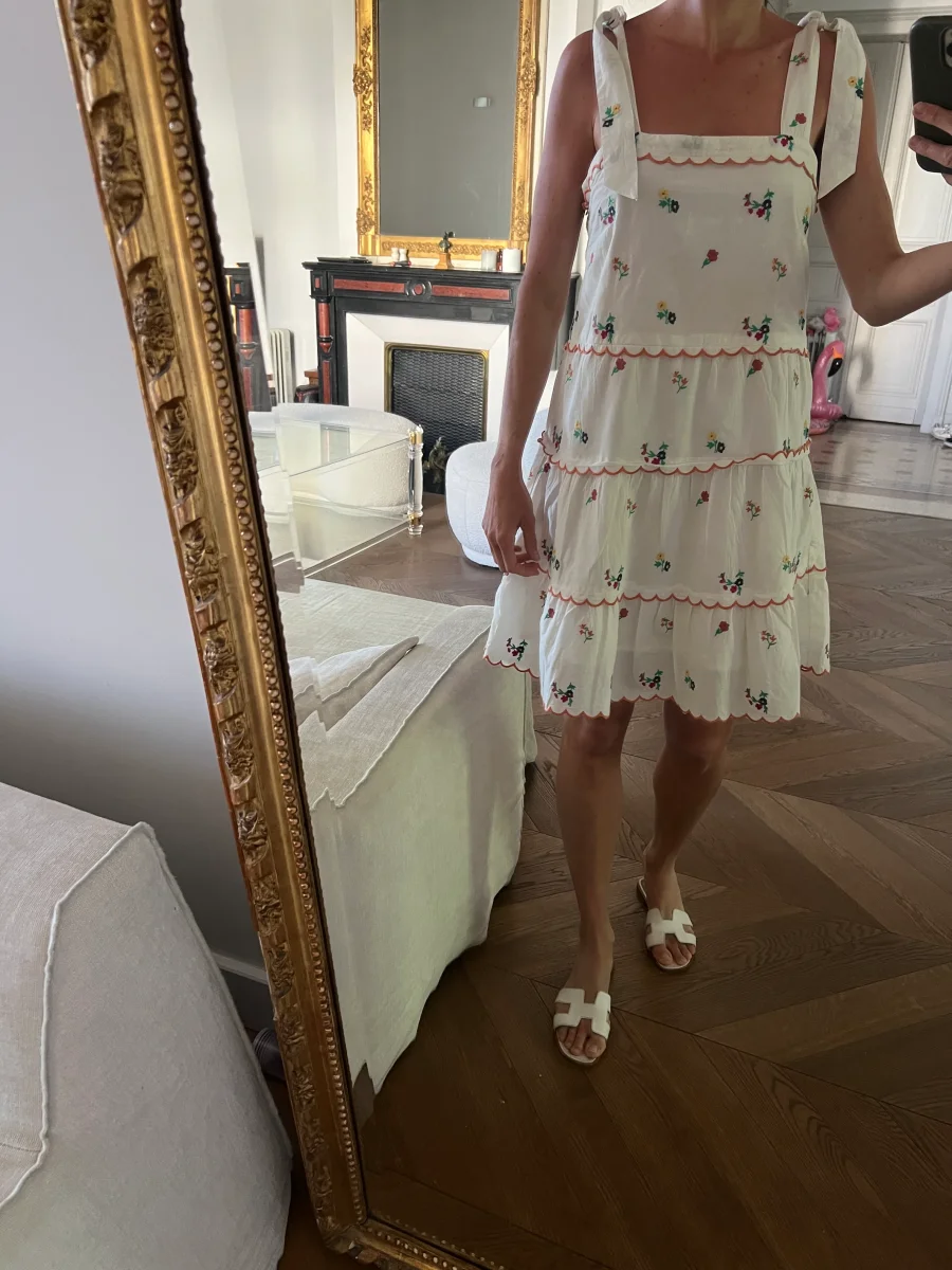 Robe Sézane à fleurs brodées – Image 3