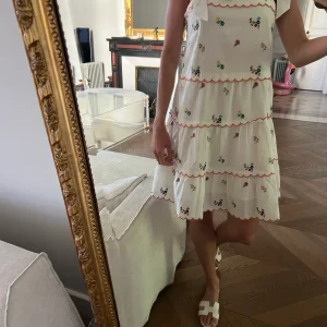 Robe Sézane à fleurs brodées