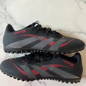 Lucie Gabossi - Adidas baskets à foot