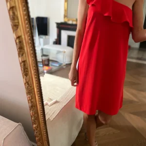 Robe Sézane rouge épaule dénudée