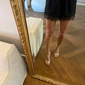 Short Sandro noir satiné