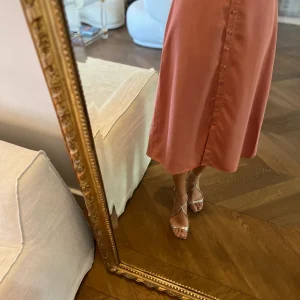 Jupe Balzac Paris rose à boutons