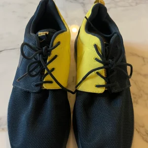 Lucie Gabossi - Nike Baskets bleu marine et jaune fluo Pointure 41