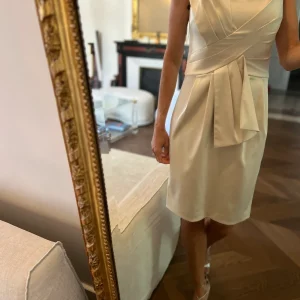 Robe Manoukian beige satin