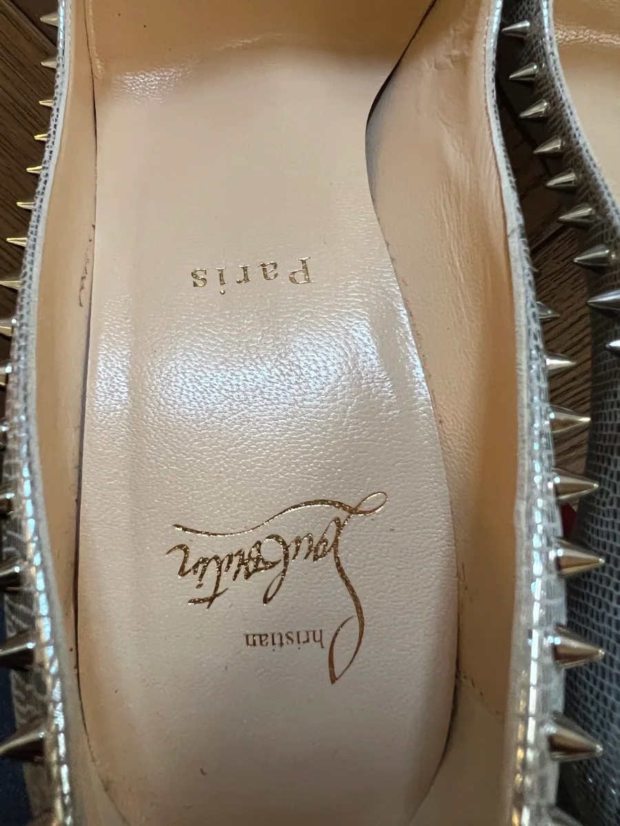 Escarpins Christian Louboutin à clous argentés – Image 8