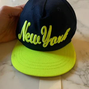 Lucie Gabossi - H&M  Casquette bleu marine 4-6mois