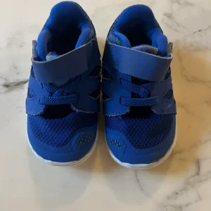 Lucie Gabossi - Nike Baskets enfant bleu scratch lacet T.19,5