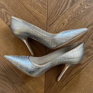Escarpins Dior argentées