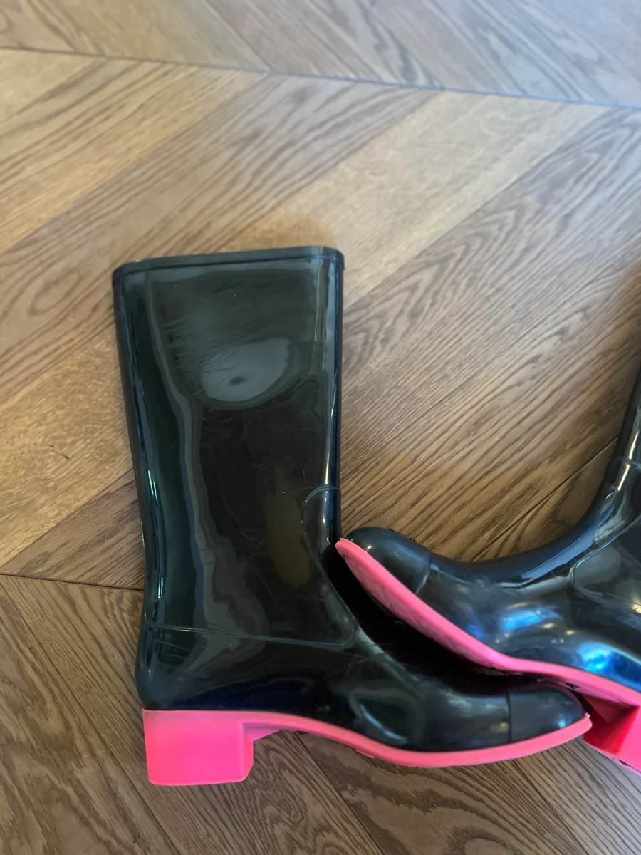 Bottes de pluie Chanel noir et rose – Image 8