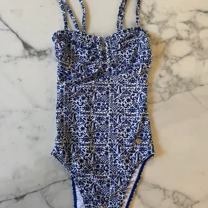 Lucie Gabossi - Be Camaieu Maillot de bain une pièce marine Saint Tropez French Riviera bleu