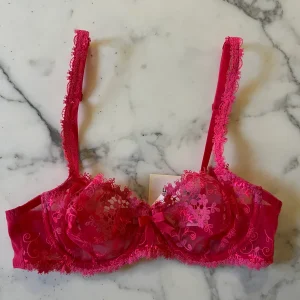 Lucie Gabossi - Simone Pérèle Soutien-gorge fushia 85C