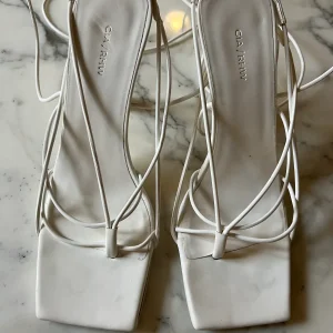 Lucie Gabossi - Vero Cuoio Sandales blanches à nouer