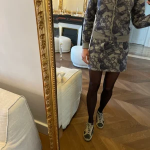 Ensemble Hermes Paris gris à motifs bleus