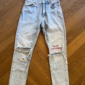 Jean Monki bleu troué