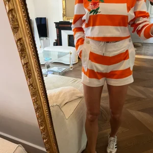 Marine Lorphelin Haut Neuf Vivienne Westwood à rayures orange et blanc