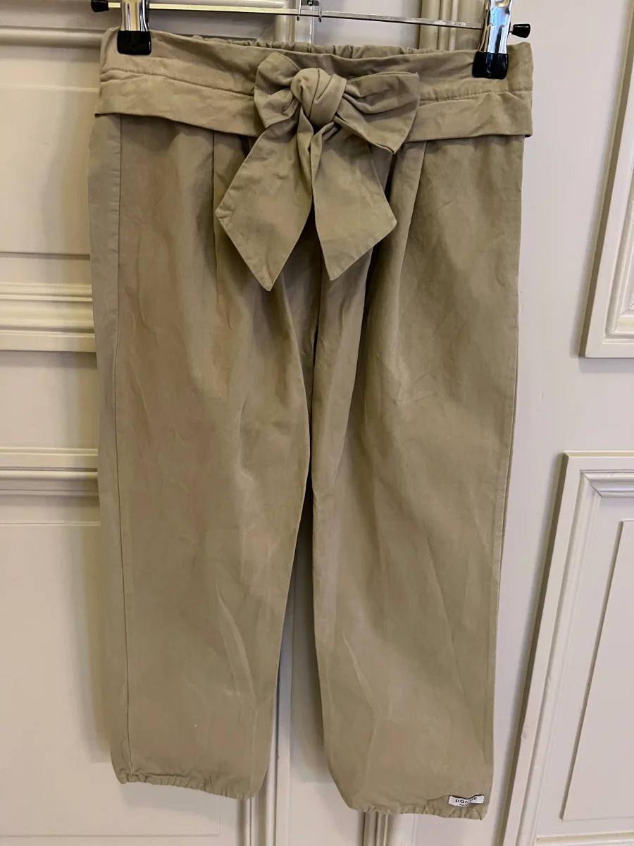 Lucie Gabossi -Donsje pantalon Kaki noeud – Image 2