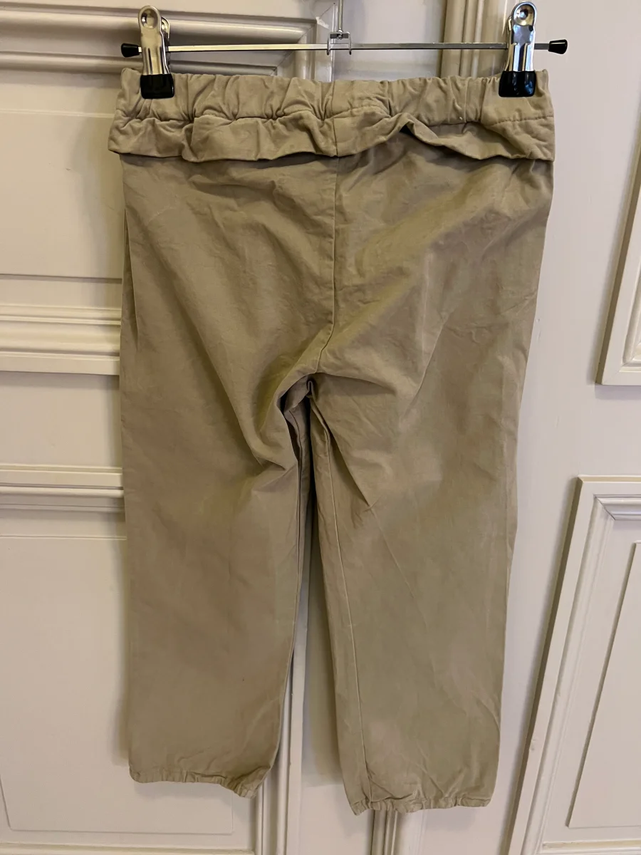 Lucie Gabossi -Donsje pantalon Kaki noeud – Image 3