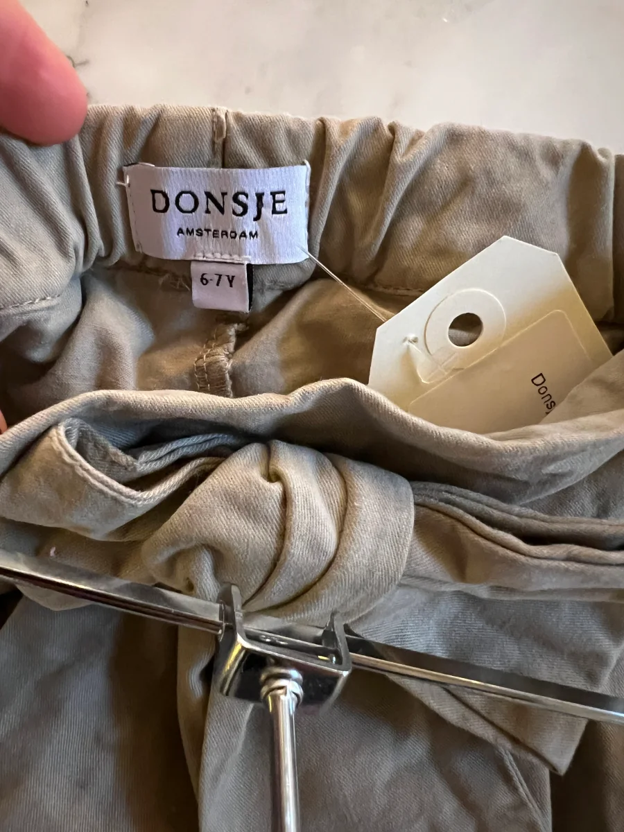 Lucie Gabossi -Donsje pantalon Kaki noeud – Image 4