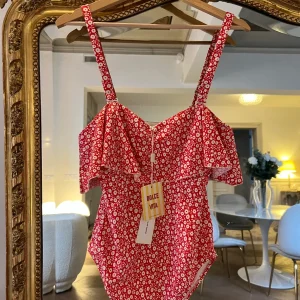 Tajine Banane  -  Maillot de bain rouge à fleurs blanches T.L