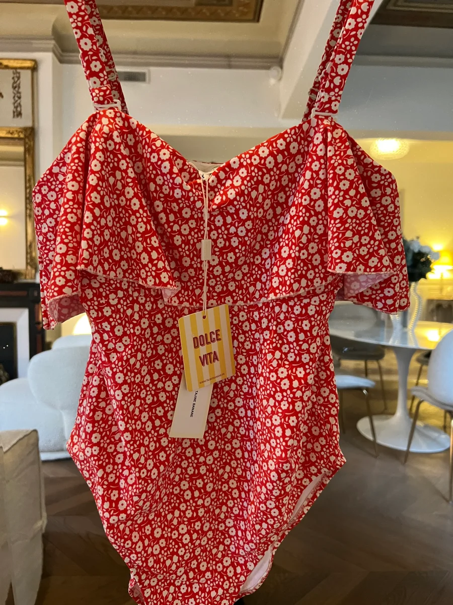 Tajine Banane - Maillot de bain rouge à fleurs blanches T.L – Image 3