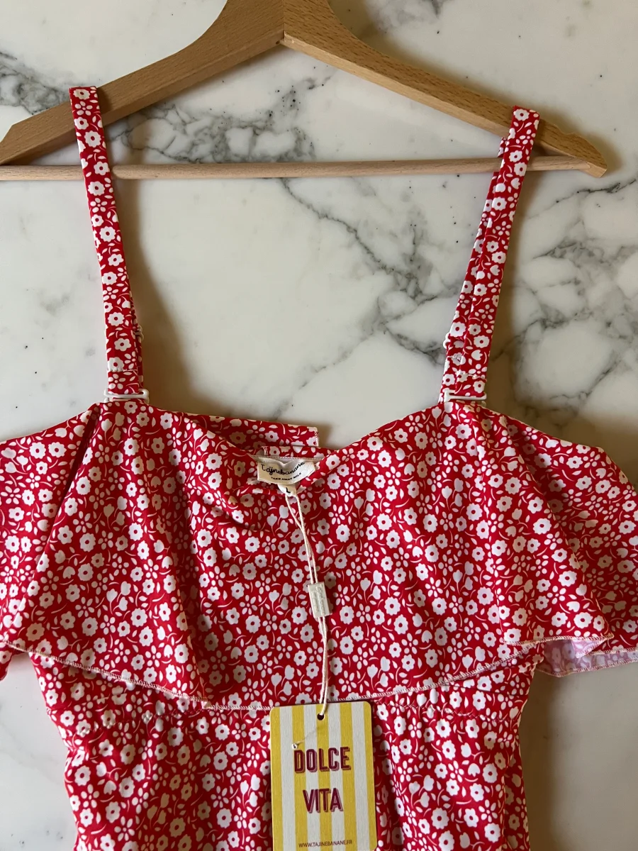 Tajine Banane - Maillot de bain rouge à fleurs blanches T.M – Image 3
