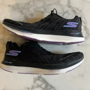 Marine Lorphelin Baskets Skechers Go Run black