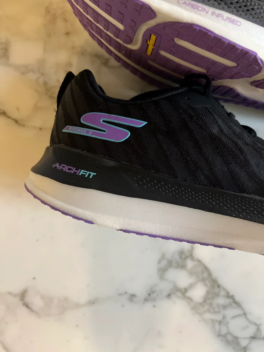 Marine Lorphelin Baskets Skechers Go Run black – Image 4