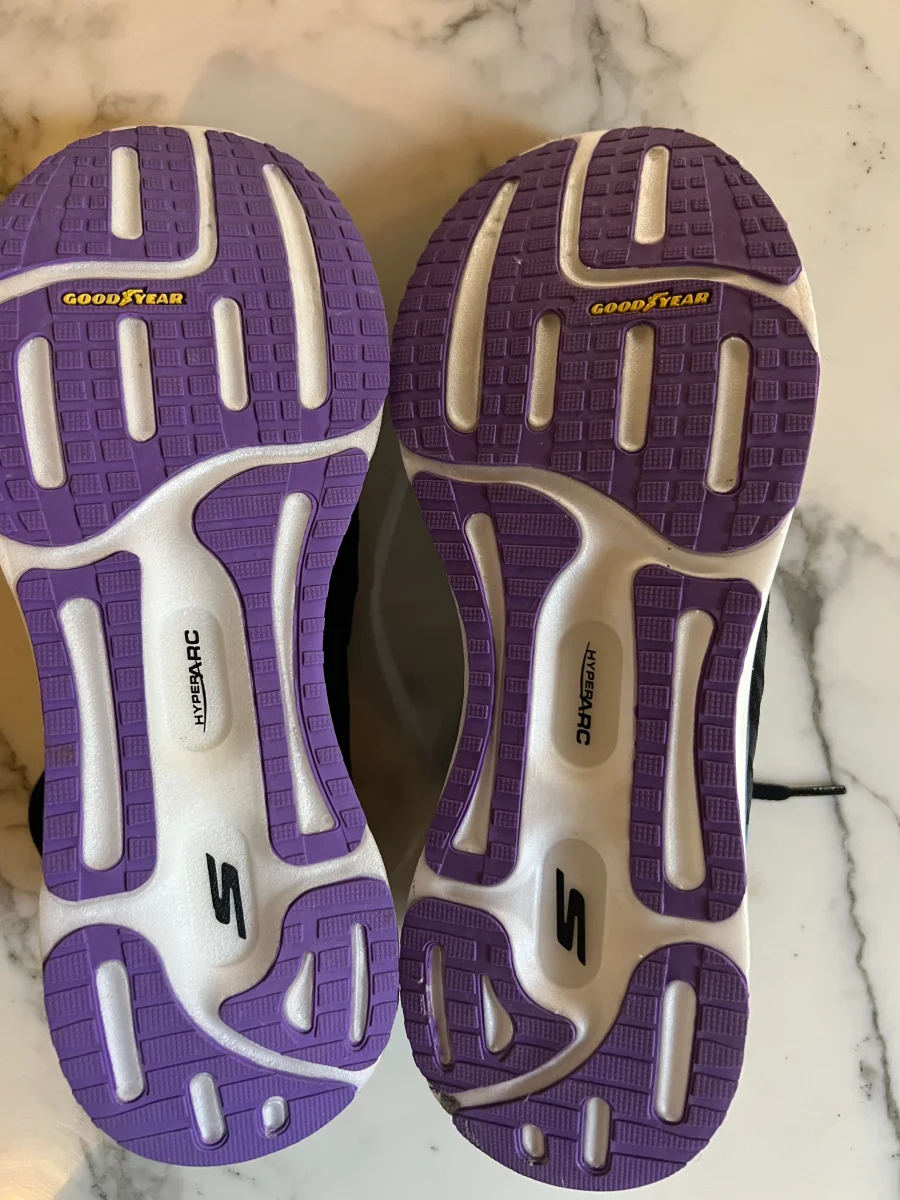 Marine Lorphelin Baskets Skechers Go Run black – Image 8