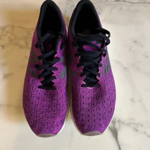 Marine Lorphelin Baskets New Balance violette