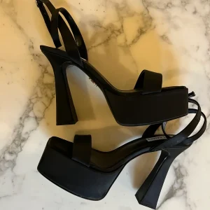 Jade Leboeuf - SteveMadden Sandales à talons noires