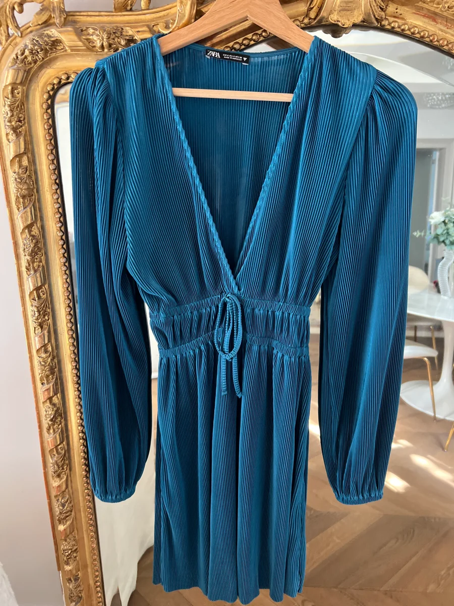 Marine Lorphelin Robe Zara bleu plissée – Image 6