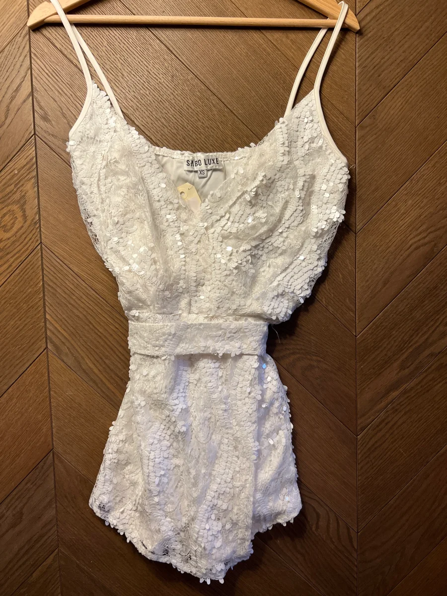 Lucie Gabossi - Sabo Luxe Combishort blanche de soirée à papilles – Image 2