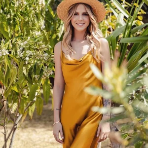 Lucie Gabossi - Zara Robe dorée longue bretelles