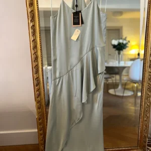 Lucie Gabossi - Twinset Robe bretelle verte volant Agave Neuf