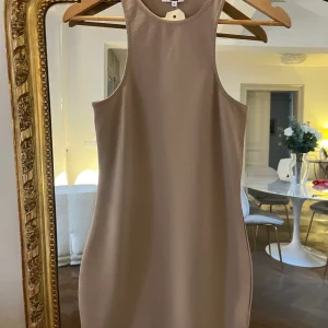 Marieandmood - LeGerbyLenaGercke Robe Beige col rond T.38