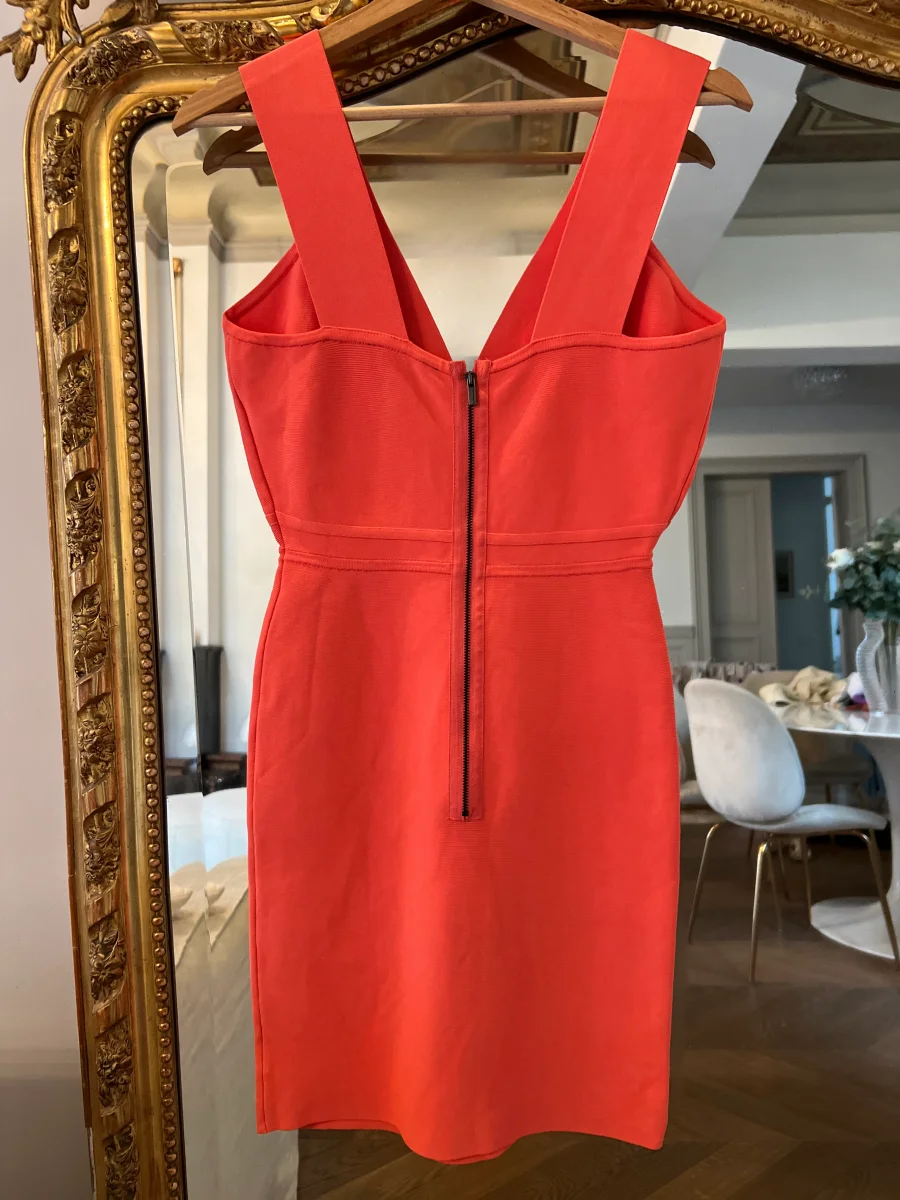 Marine Lorphelin Robe BCBG Maxazria corail – Image 7
