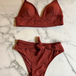 Marine Lorphelin Maillot de bain Roxy 2 pièces