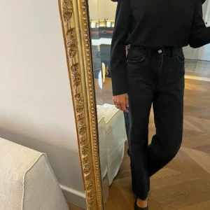 Weill - Top noir épaules dénudées à froufrous